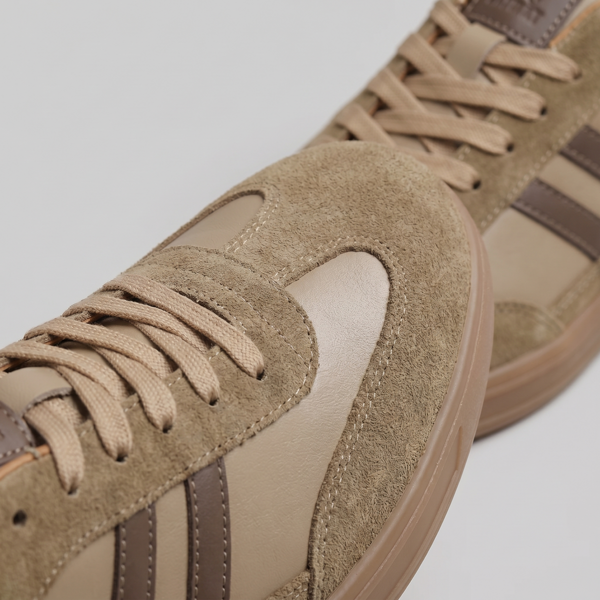 Florian | Classic Retro Sneakers with Breathable Mesh Panels