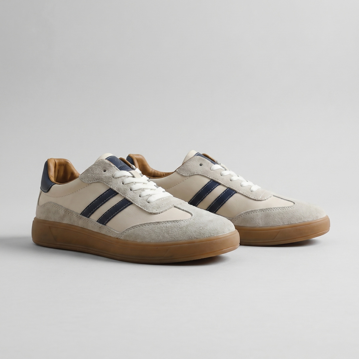 Florian | Classic Retro Sneakers with Breathable Mesh Panels