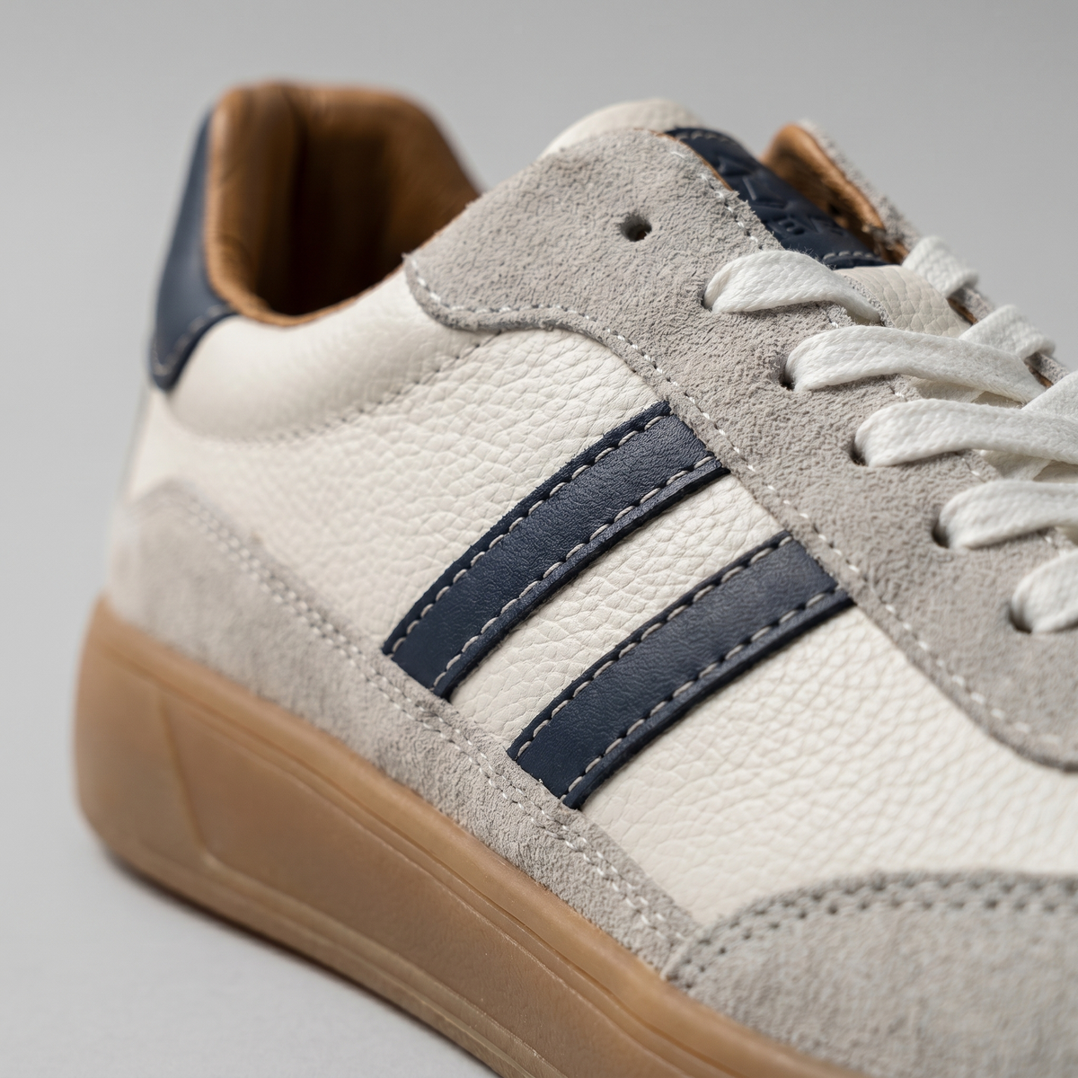Florian | Classic Retro Sneakers with Breathable Mesh Panels